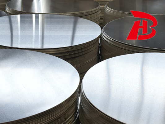 Herstellungsprozess Feine Aluminiumkreisoberfläche Glatte Spiegel Zugleistung Stark für nicht klebrige Kochgeschirr