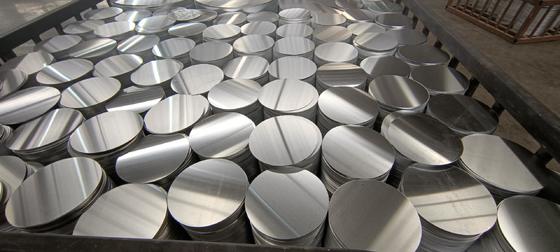 Glatte Oberfläche Hochflächigkeit Aluminium Disc 1050 1060 3003 Legierung, 0,3 ∼6 mm Dicke, individuelle Größe Aluminiumleere für Lampenbedeckung & Töpfe