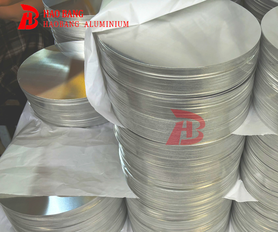 Beschichtete Oberfläche B209 ASTM 3003 8011 1050 1100 1060 Aluminiumscheibenkreise für nichtklebende Pfannen