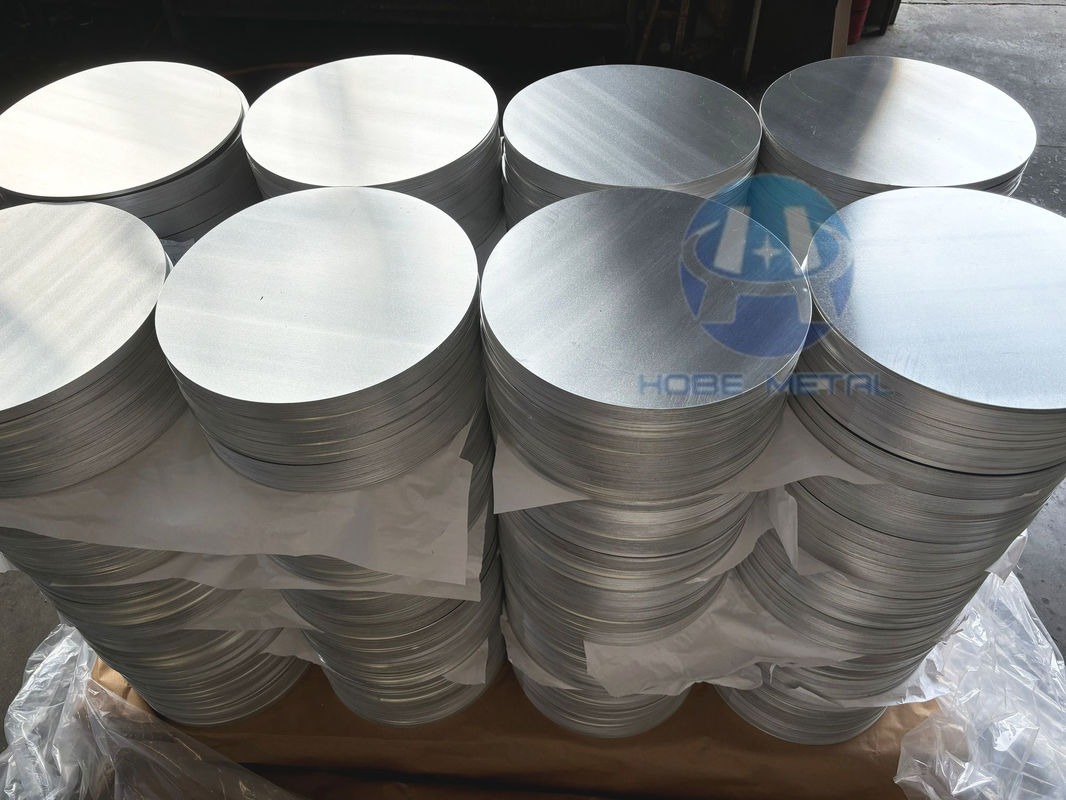 Maßgeschneiderte Größe Aluminiumkreis 0,3-6 mm Dicke 100-1000 mm Durchmesser CC DC Material 1050 1060 3003 Legierung Rissbeständig Tiefenzeichnung für Kochgeschirr und Lampenbedeckung Stamping