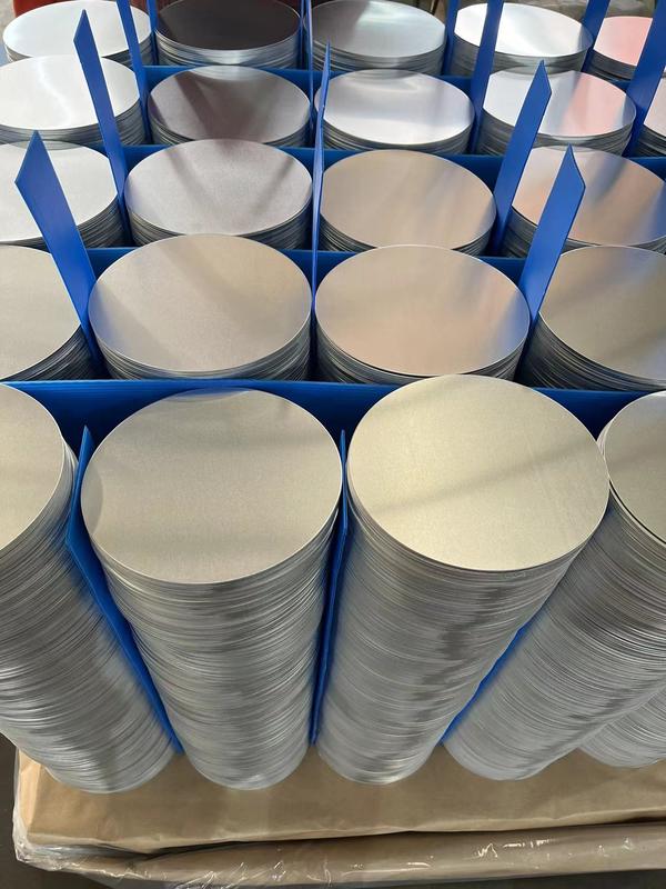 Glatte Oberfläche Hochflächigkeit Aluminium Disc 1050 1060 3003 Legierung, 0,3 ∼6 mm Dicke, individuelle Größe Aluminiumleere für Lampenbedeckung & Töpfe